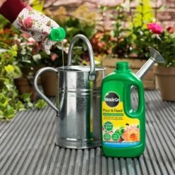 Miracle-Gro Pour & Feed Ready To Use Plant Food 1L -Magic Garden 114183 miracle gro pour feed plant food 1l 2